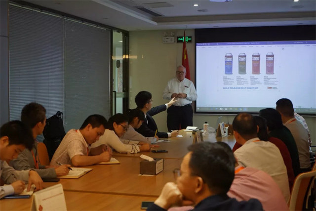 Stoner公司給廣東博皓帶來了新產(chǎn)品，主要有熱塑性脫模劑套裝和水性管道脫模劑
