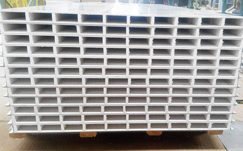 硫氧鎂夾芯板與其他建筑裝飾材料相比有何優(yōu)勢？